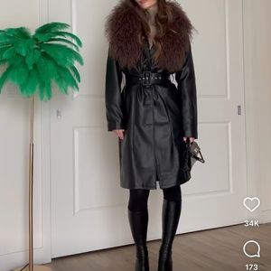 💯Genuine later trench coat with ruffles M